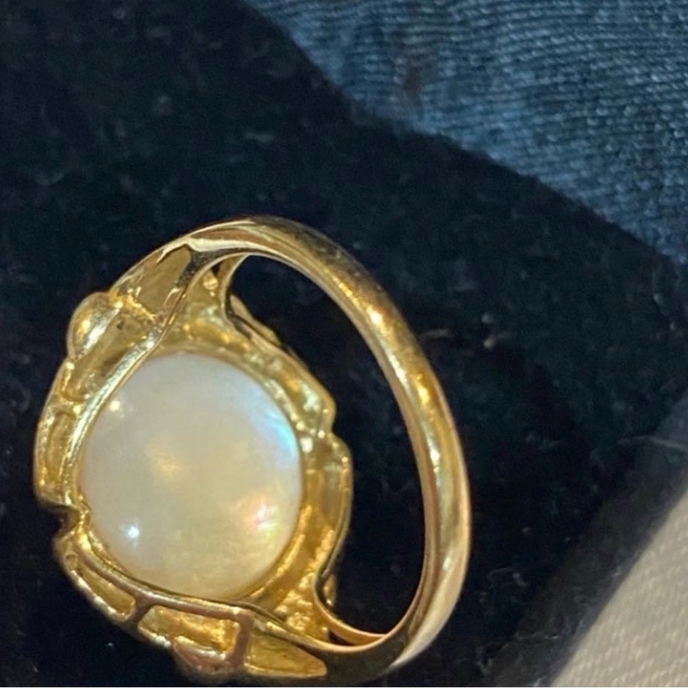 14k Yellow Gold Mabe Pearl and Diamond Ring Size 6. Marked 14k - Picture 5 of 8